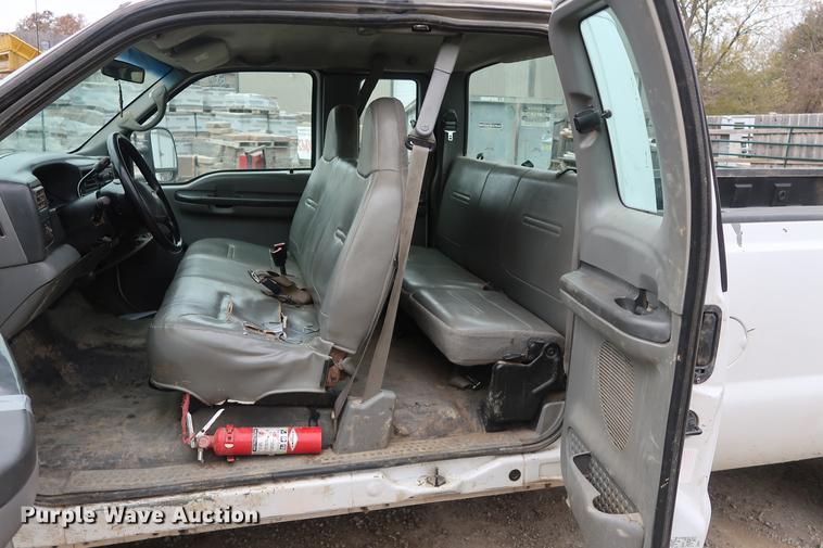 image for item DD9525 2002 Ford F250 Super Duty SuperCab pickup truck