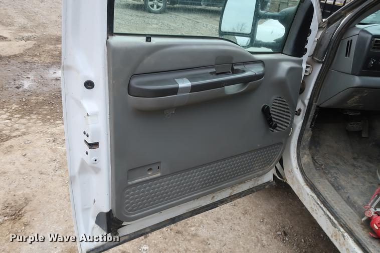 image for item DD9525 2002 Ford F250 Super Duty SuperCab pickup truck