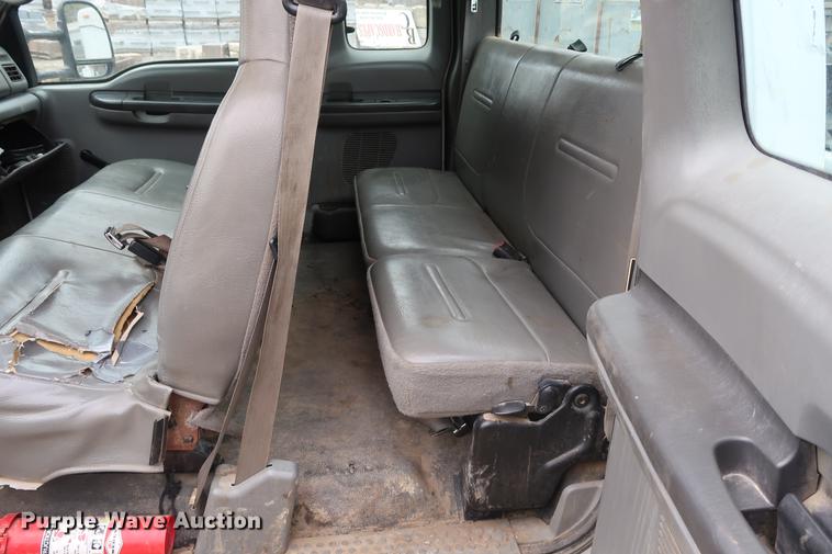 image for item DD9525 2002 Ford F250 Super Duty SuperCab pickup truck