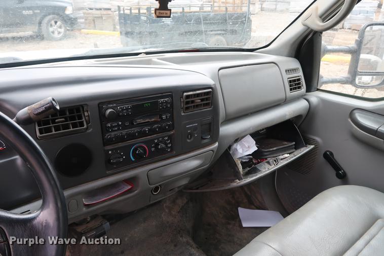 image for item DD9525 2002 Ford F250 Super Duty SuperCab pickup truck