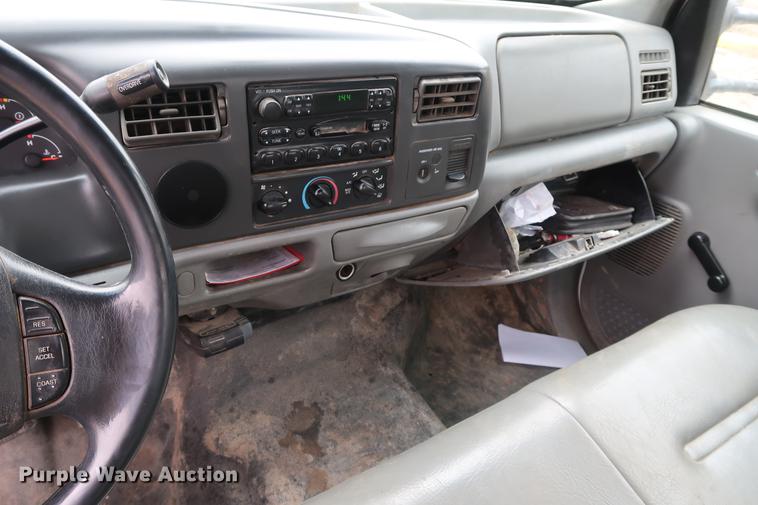 image for item DD9525 2002 Ford F250 Super Duty SuperCab pickup truck