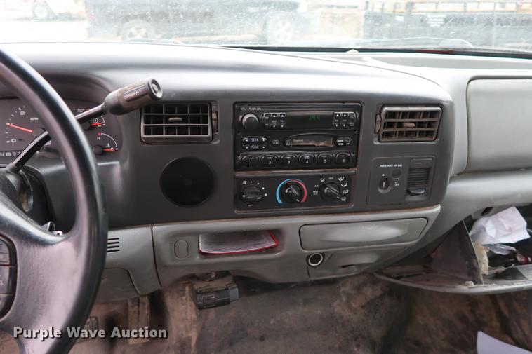 image for item DD9525 2002 Ford F250 Super Duty SuperCab pickup truck