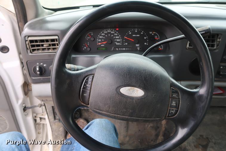 image for item DD9525 2002 Ford F250 Super Duty SuperCab pickup truck