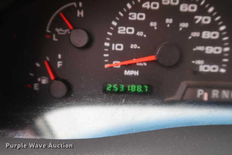 image for item DD9525 2002 Ford F250 Super Duty SuperCab pickup truck