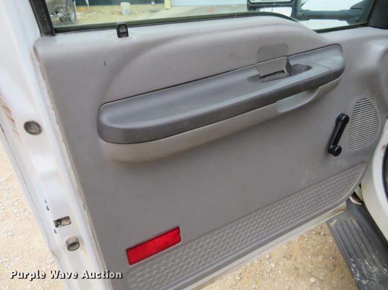 image for item DF9856 1999 Ford F550 Super Duty flatbed truck