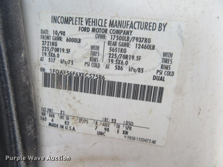 image for item DF9856 1999 Ford F550 Super Duty flatbed truck