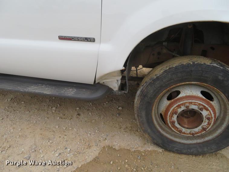 image for item DF9856 1999 Ford F550 Super Duty flatbed truck