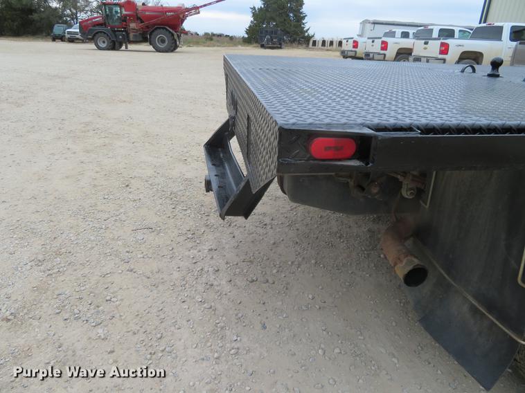 image for item DF9856 1999 Ford F550 Super Duty flatbed truck