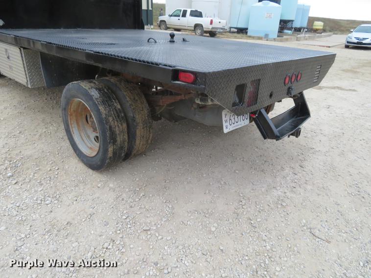 image for item DF9856 1999 Ford F550 Super Duty flatbed truck