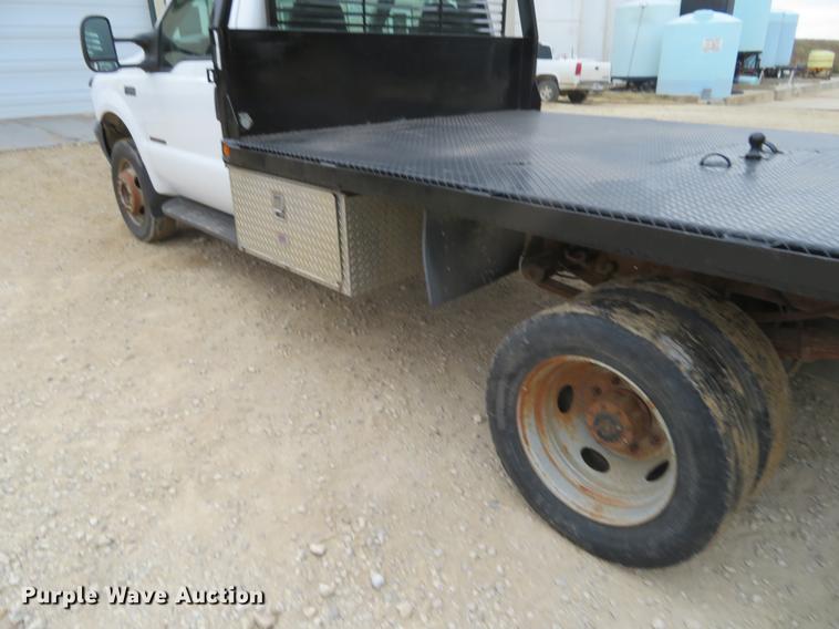 image for item DF9856 1999 Ford F550 Super Duty flatbed truck