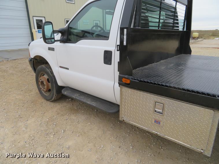 image for item DF9856 1999 Ford F550 Super Duty flatbed truck