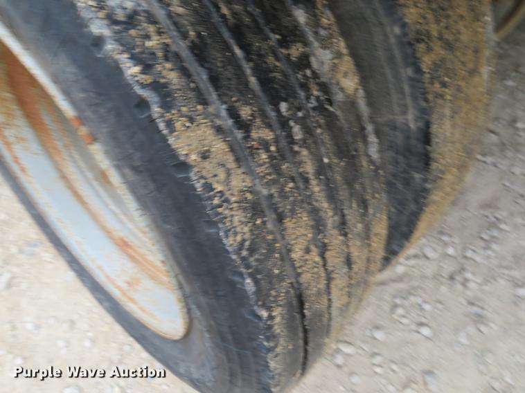 image for item DF9856 1999 Ford F550 Super Duty flatbed truck