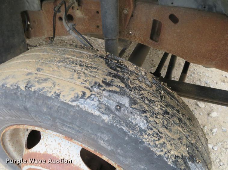 image for item DF9856 1999 Ford F550 Super Duty flatbed truck