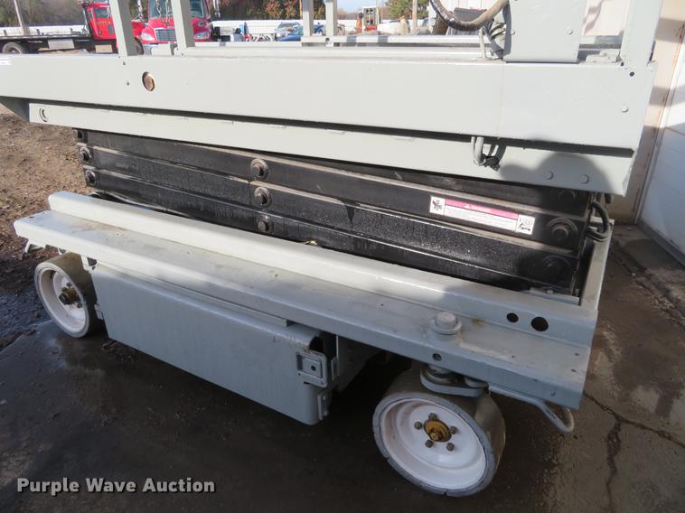 image for item DI9916 Grove SM3248E scissor lift