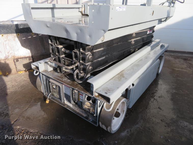 image for item DI9916 Grove SM3248E scissor lift