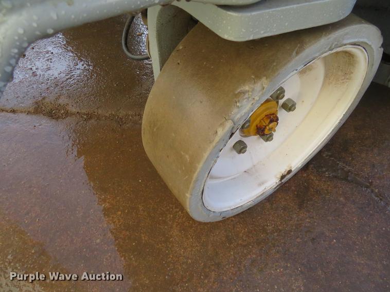 image for item DI9916 Grove SM3248E scissor lift