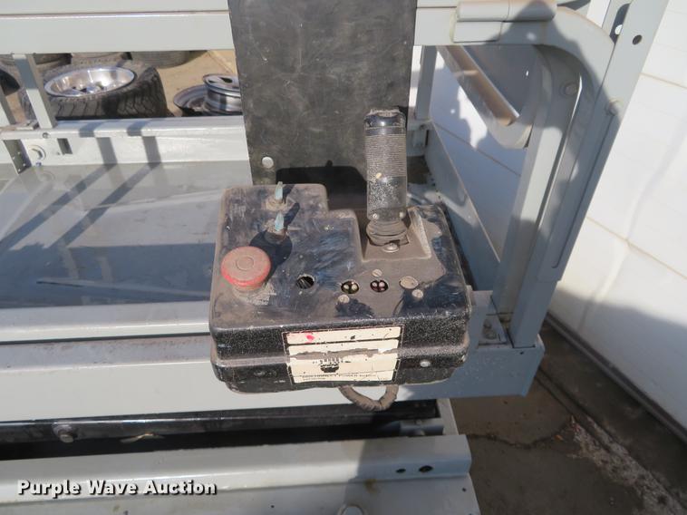 image for item DI9916 Grove SM3248E scissor lift