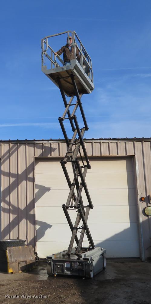 image for item DI9916 Grove SM3248E scissor lift