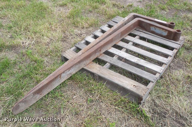 image for item DL9689 Pallet fork set