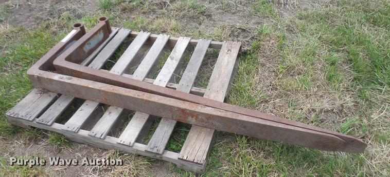 image for item DL9689 Pallet fork set