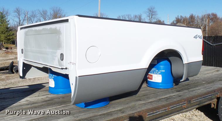 image for item DX9282 2002 Ford F250 pickup truck bed