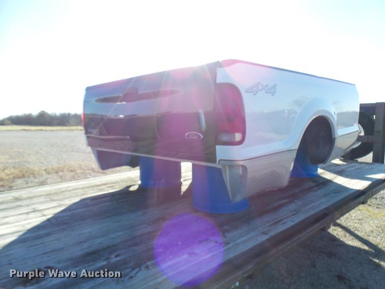 image for item DX9282 2002 Ford F250 pickup truck bed