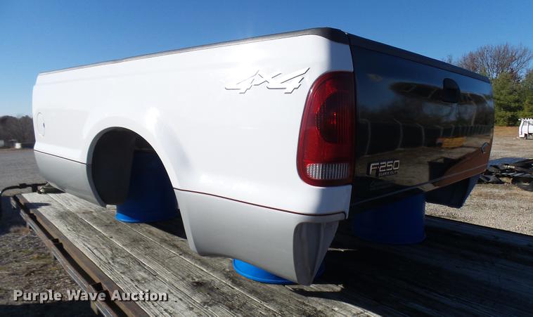 image for item DX9282 2002 Ford F250 pickup truck bed