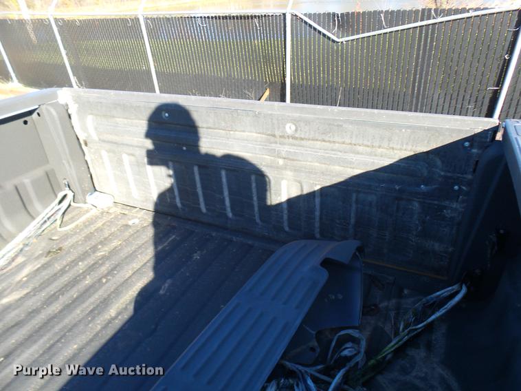 image for item DX9282 2002 Ford F250 pickup truck bed