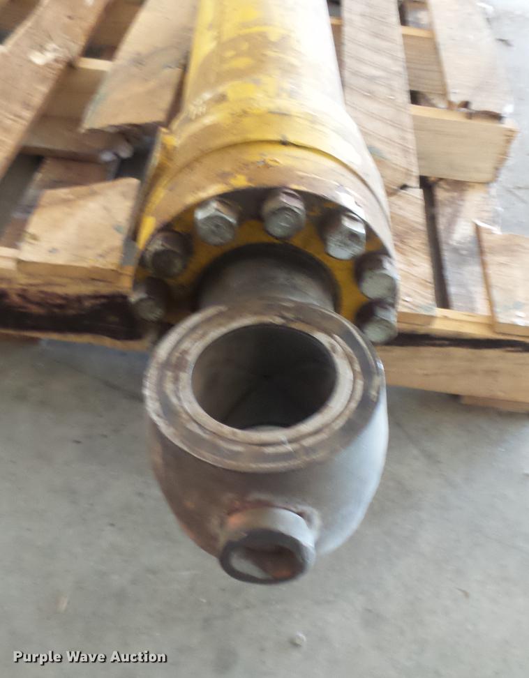 image for item DX9283 Komatsu 220 thumb cylinder