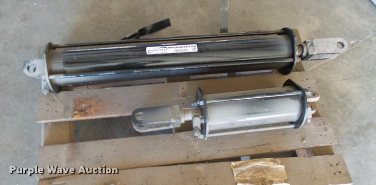 image for item DX9285 (2) air cylinders