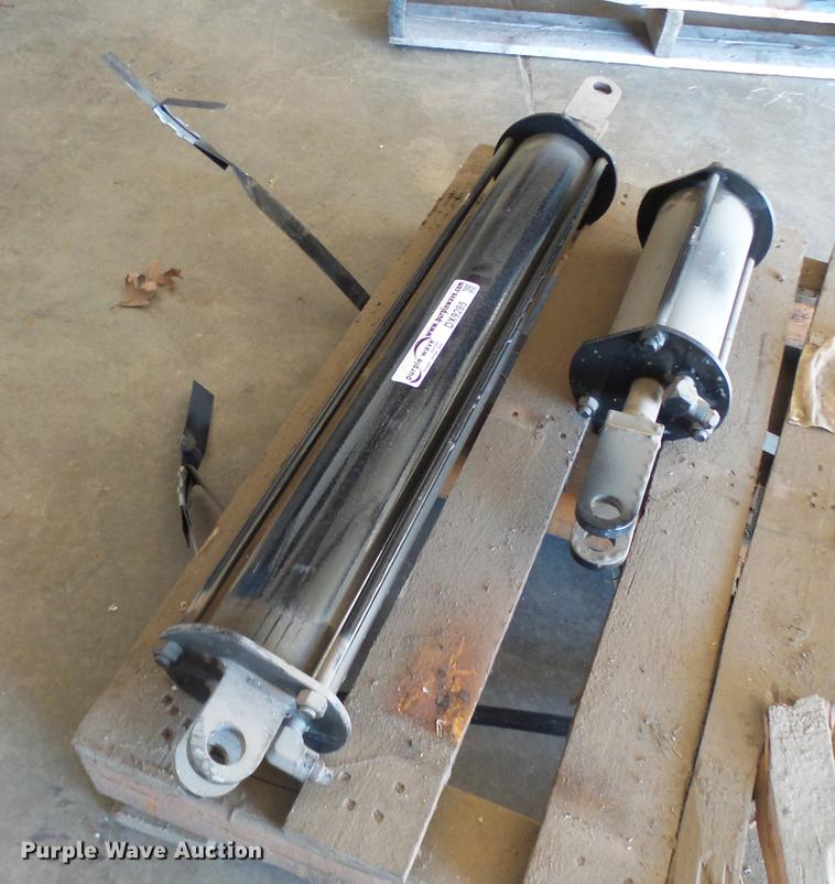 image for item DX9285 (2) air cylinders