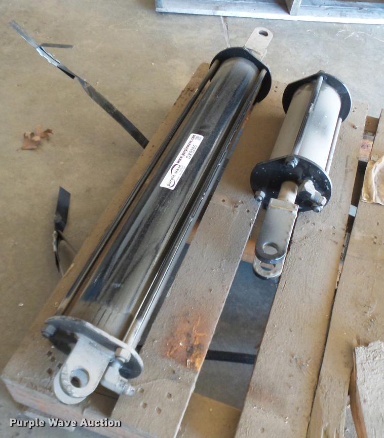 image for item DX9285 (2) air cylinders