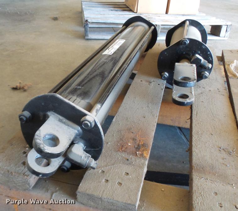 image for item DX9285 (2) air cylinders