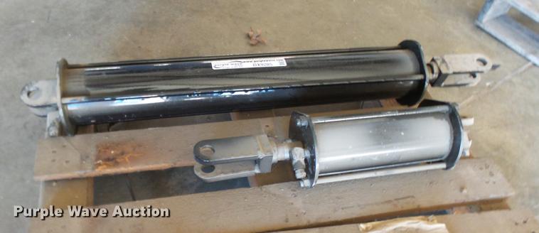 image for item DX9285 (2) air cylinders