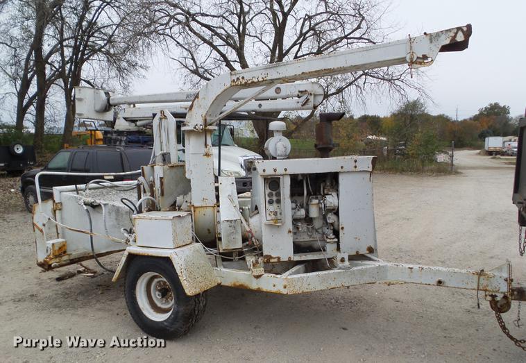 image for item DZ9030 Bandit 250 wood chipper