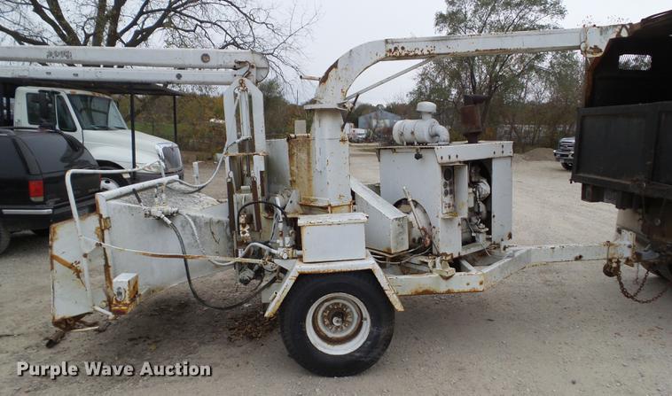 image for item DZ9030 Bandit 250 wood chipper