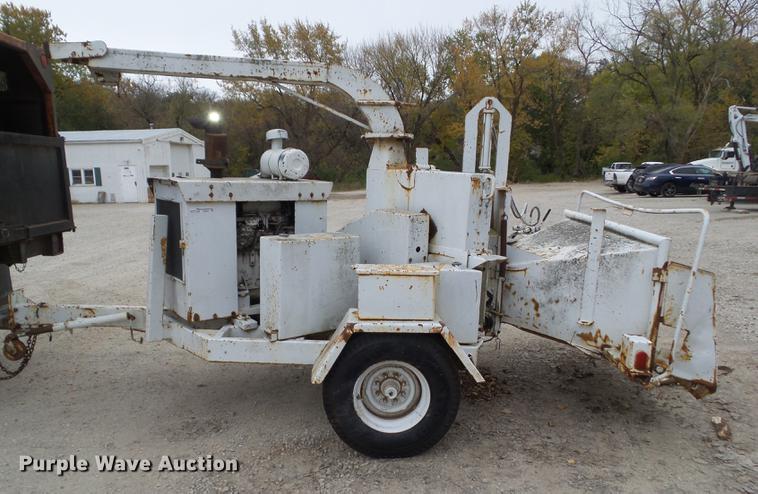 image for item DZ9030 Bandit 250 wood chipper