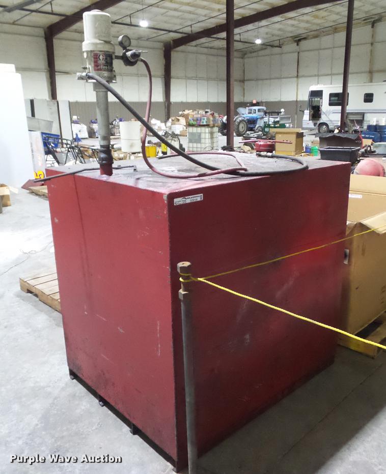image for item DZ9105 300 gallon bulk oil tank with Graco Fire Ball air pump