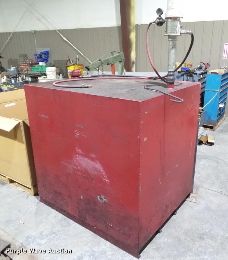 image for item DZ9105 300 gallon bulk oil tank with Graco Fire Ball air pump