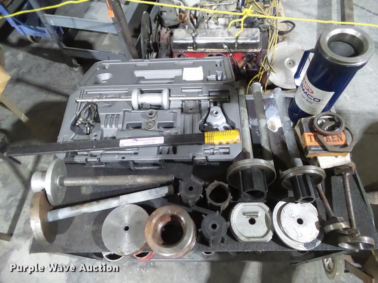 image for item DZ9108 Axle sockets, seal drivers, seal puller