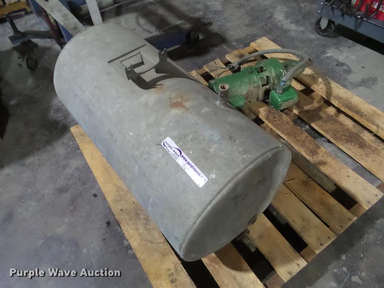 image for item DZ9111 Water system pump and tank