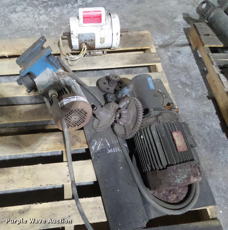 image for item DZ9114 Electric motor and gear reduction motors