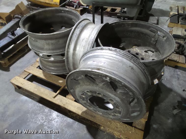 image for item DZ9116 (6) 22.5 aluminum wheels