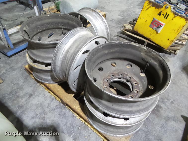 image for item DZ9116 (6) 22.5 aluminum wheels