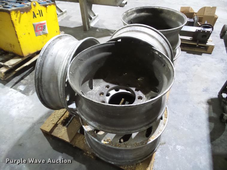 image for item DZ9116 (6) 22.5 aluminum wheels
