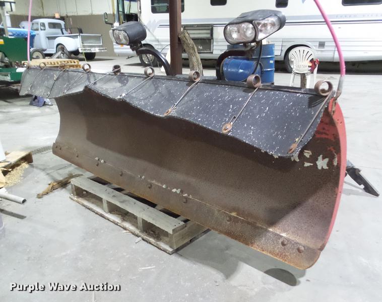 image for item DZ9120 Hinniker 8' snow plow