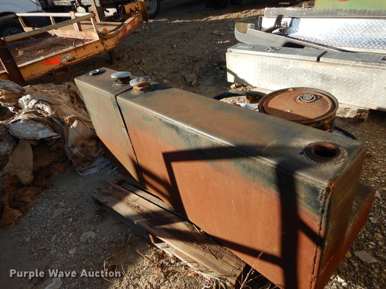 image for item EC9784 L-shaped fuel tank