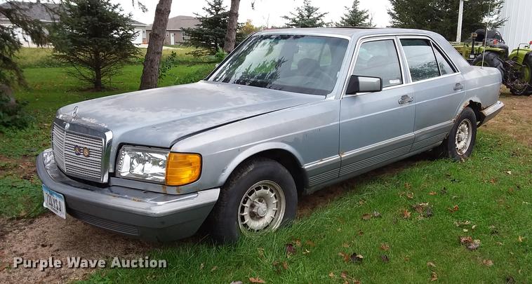 image for item EE9265 1983 Mercedes Benz 300