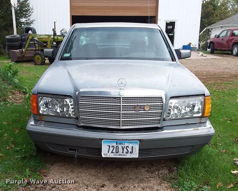 image for item EE9265 1983 Mercedes Benz 300