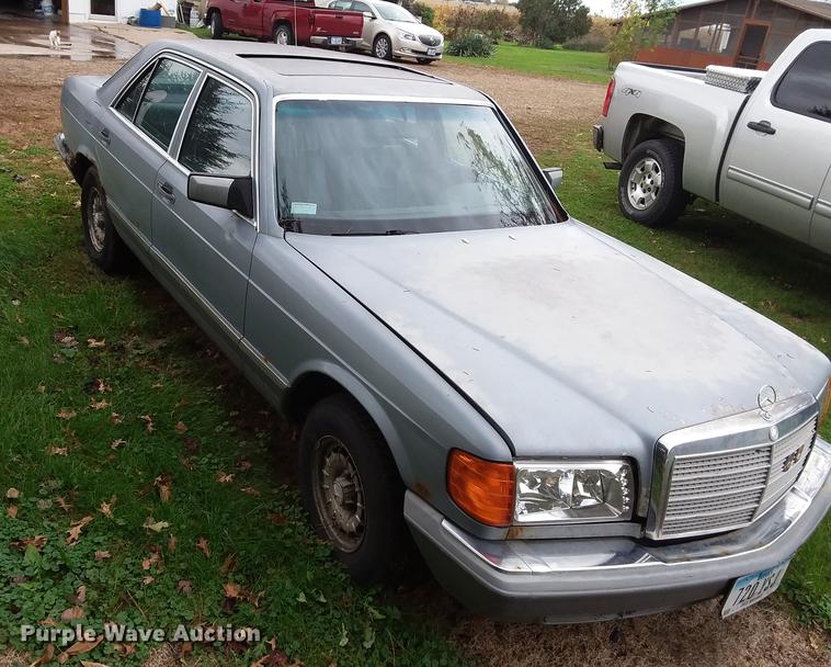 image for item EE9265 1983 Mercedes Benz 300
